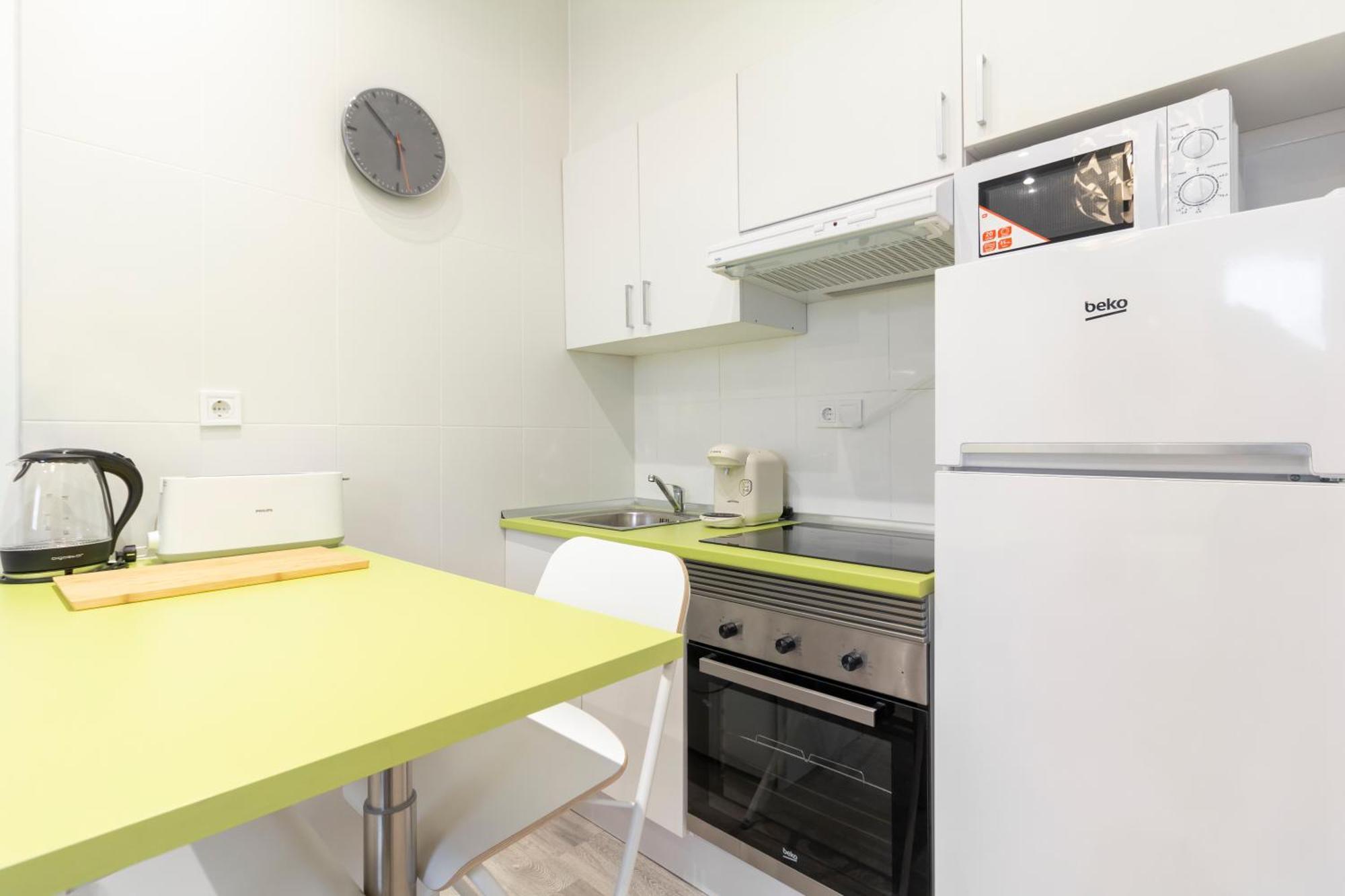 Ronda De Valencia Apartamento Мадрид Екстериор снимка