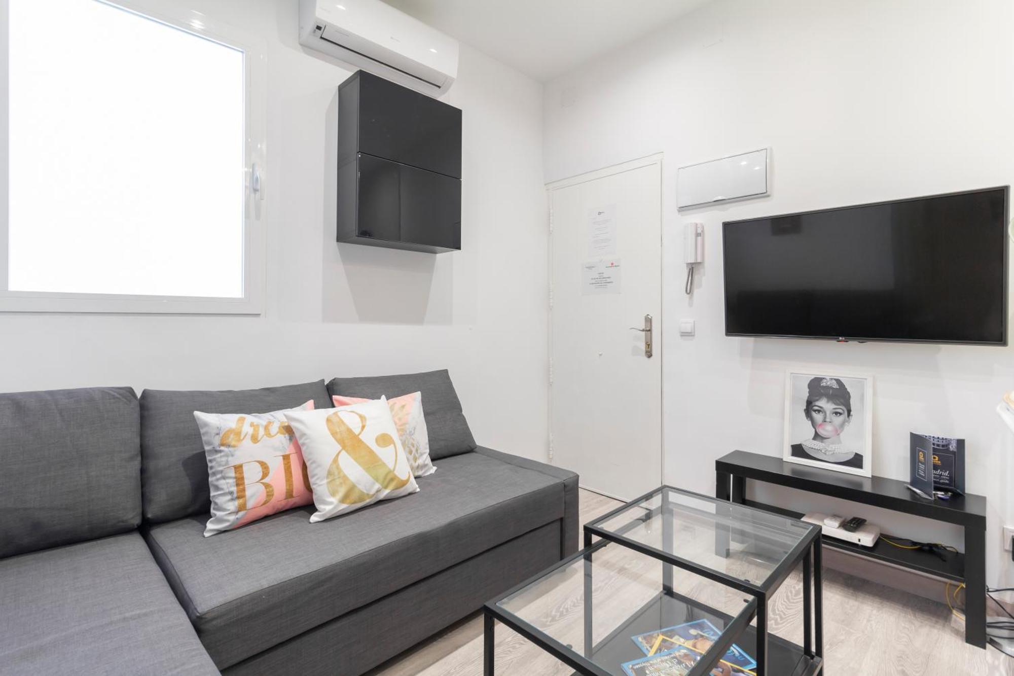 Ronda De Valencia Apartamento Мадрид Екстериор снимка